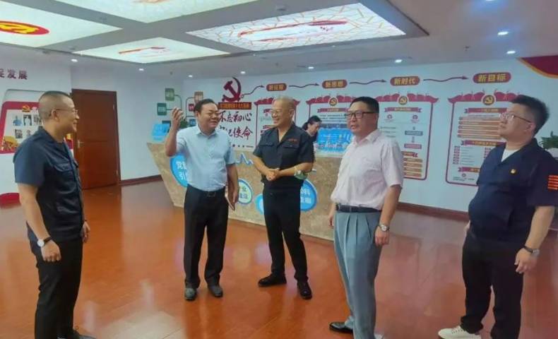 石湖蕩鎮(zhèn)黨委書記翁雷均帶隊走訪調(diào)研貝業(yè)